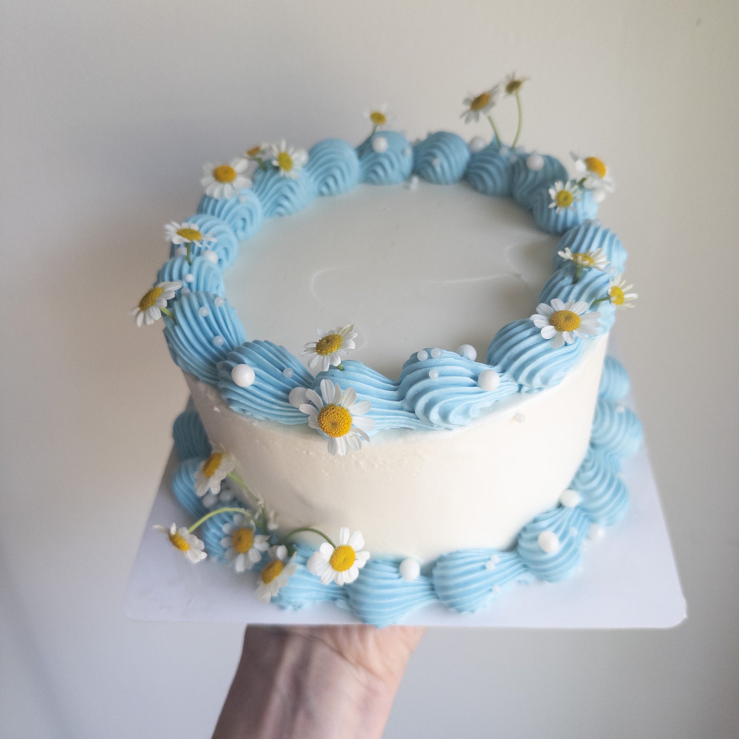 6" 2 layer (6-8 servings) - Pistachio Sponge, raspberry gelee, vanilla buttercream