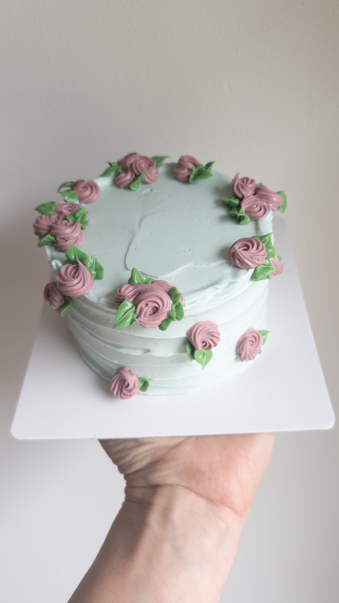4" mini - Vanilla sponge, strawberry Compote, vanilla buttercream