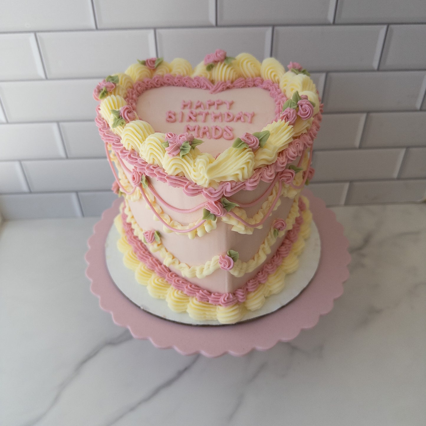 Vintage heart - 6" 3 layer (12 servings)